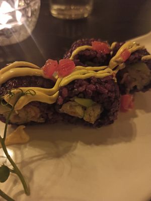 Unico piatto veg: riso rosso, avocado, fiori di zucca fritti, tartare di pomodoro, salsa allo zafferano. Nr. 100 at Kaori Japanese Restaurant in Varedo