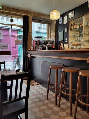 Eat-in space at CURIEUSES  in Dijon