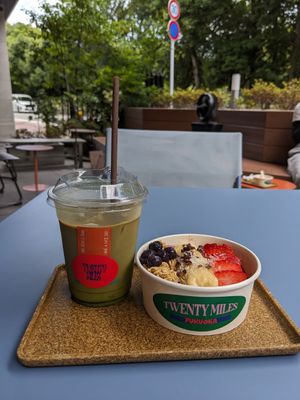 Match espresso and acai bowl at Twenty Miles in Fukuoka