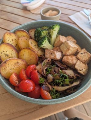 Customizable tofu bowl at Feels - Marsa Al Arab in Dubai