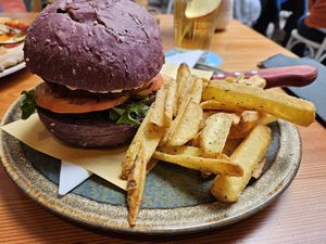 Vegan Burger 🤩 at Da Mario & Sons in Malcesine