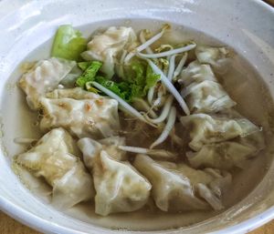 Wan ton soup sour taste at Sanwa Moto Vegetarian - 三和 素 in Kuching