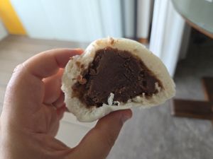 Bean paste at Ji pin guang fu su shi bao zi - 極品光復素食包子 in Taipei