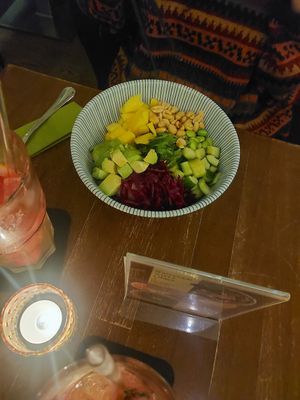 Mango poké at Restaurant Damoa in Marburg