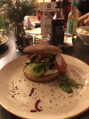 Falafel-Avocado Burger at Cognito in Erfurt