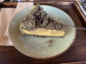 Mohnkuchen mit Vanille und Birne, gluten-free, vegan 3,79 € at Cognito in Erfurt