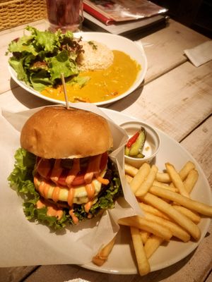Miso sauce burger and coconut curry at AIN SOPH.Soar in Tokyo