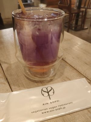 Butterfly pea lemonade at AIN SOPH.Soar in Tokyo