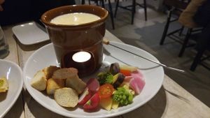 ヴィーガンチーズフォンデュ vegan cheese fondue at AIN SOPH.Soar in Tokyo
