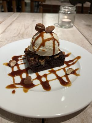gf nut brownie with ice cream  at AIN SOPH.Soar in Tokyo
