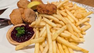 Das „Wiener Schnitzel“ vegan (Soja-Medaillons) | vegan (soy medaillons).... at Traditionsgasthof Weissbacher in Wildschonau