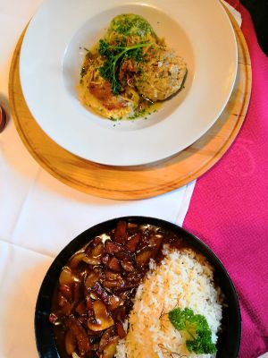 Seitanpfanne und dreierlei Knödel at Traditionsgasthof Weissbacher in Wildschonau