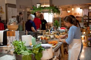 Por el precio del desayuno o almuerzo tienes incluido una clase de cocina(opcional) at Luz & Tierra in Malaga