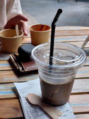Hojicha ice latte at Sumekamicha in Kyoto