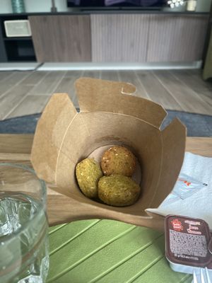 Falafel (€3,00; 3 pc)  at Cigköftem in Tiel