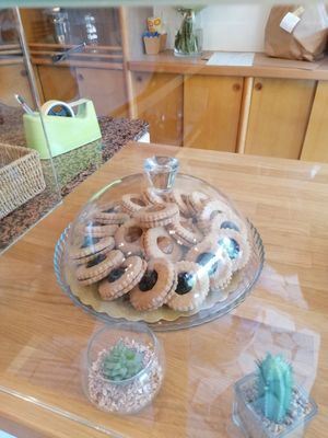 Biscotti vegani ripieni at Panificio Gomiero in Dosson