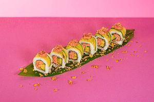 Uramaki (6pcs): Uramaki with plant-based salmon, mayonnaise, zucchini, plantain chips and eggplant sauce at Green M'ama  in Rome