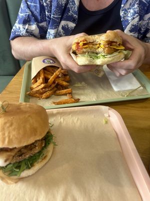 ➡️ Mama bun - sweet potato fries - Baby bun  at Green M'ama  in Rome