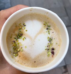 Vegan pistachio latte at Re Café in Madrid