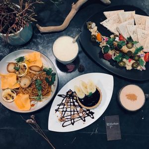 Jalapeno Hummus 
Spicy Thai Pasta
Choco Berry Tart at Herban Kitchen and Bar - 二本餐廳 in Taipei