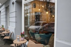 Draußen sind auch Tische   at Der Geheime Garten in Hamburg