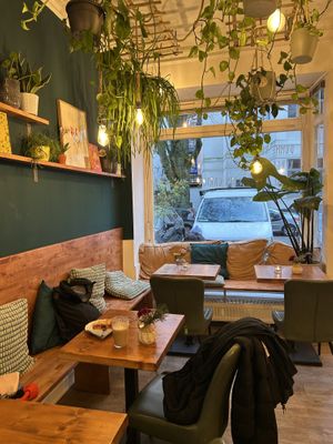 Einer von drei kleinen, grünen Gasträumen   at Der Geheime Garten in Hamburg