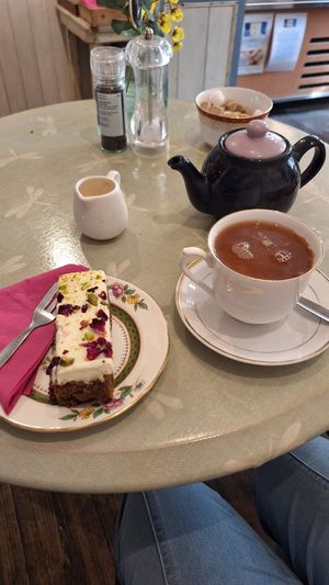 Traditional English experience 🏴󠁧󠁢󠁥󠁮󠁧󠁿🇬🇧 at The Abbey Deli  in Bath