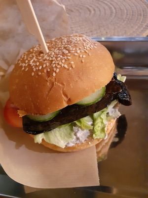 Fish burger #Veganuary at Fruits&Veges in Moscow