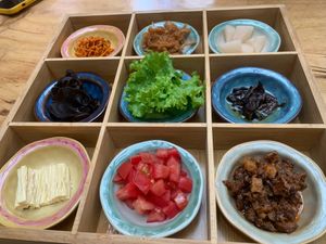  at Shanyuan Bencao Shiliao Teahouse in Dali