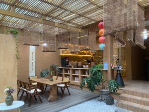  at Shanyuan Bencao Shiliao Teahouse in Dali