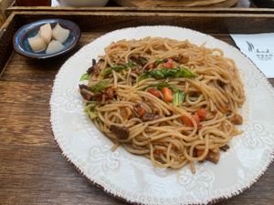  at Shanyuan Bencao Shiliao Teahouse in Dali