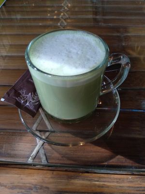 Matcha tea with coconut milk at Art Cafe in Koh Phangan