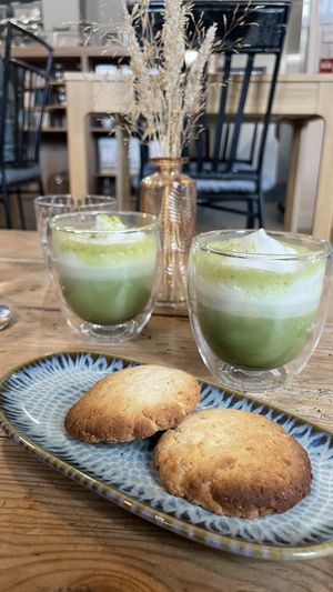 Biscuits citron-coco et matcha latte au lait de soja vanille 🌱  at La Tisanerie Gourmande in Blaye