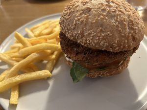 Vurguer de mongetes vermelles i carbassa  at PÖTSTOT in Barcelona