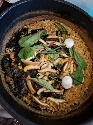 Sea and Mountain paella at PÖTSTOT in Barcelona