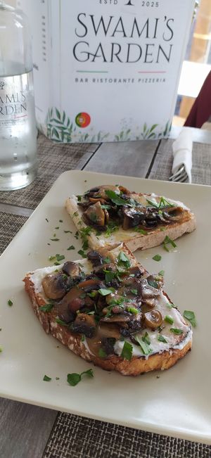 Crostoni at Swami's Garden in Praia Da Luz