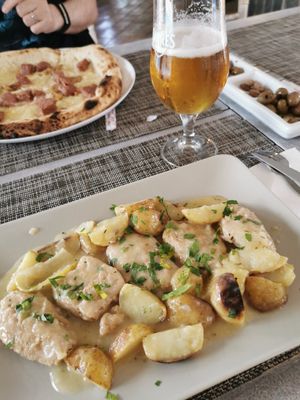 The Scallopine al limone served with potatoes at Swami's Garden in Praia Da Luz