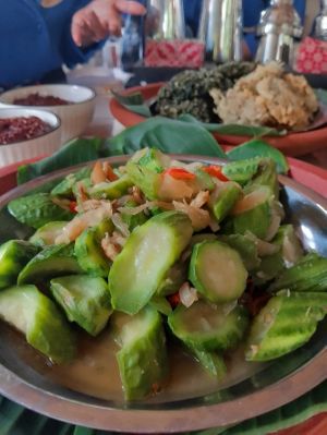 Sauteed baby loofahs at Warung Fibonacci in Ubud