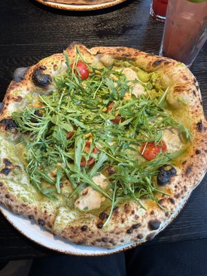 vegan avocado pizza with remarkable vegan mozarella  at 60 seconds to Napoli in Dresden