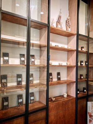 Grocey chocolate at Les Artizans - Coffee And Flower in Paris