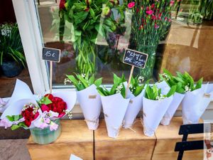 Flowers at Les Artizans - Coffee And Flower in Paris