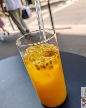 Passion limonade homemade at Les Artizans - Coffee And Flower in Paris