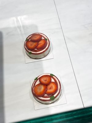  at Les Artizans - Coffee And Flower in Paris