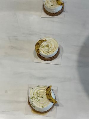  at Les Artizans - Coffee And Flower in Paris