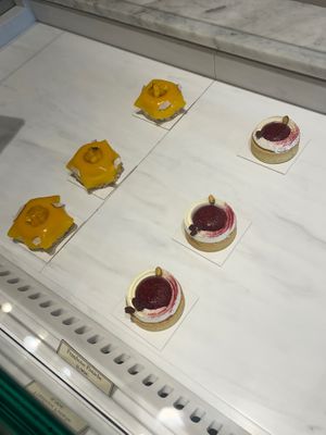  at Les Artizans - Coffee And Flower in Paris