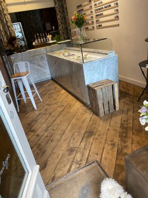  at Les Artizans - Coffee And Flower in Paris