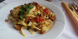 Tagliatelle mit Steinpilzen - saisonal im Angebot at Ristorante Capri in Limburgerhof