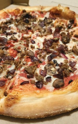 ShMO pizza at Ian's Pizza in Milwaukee