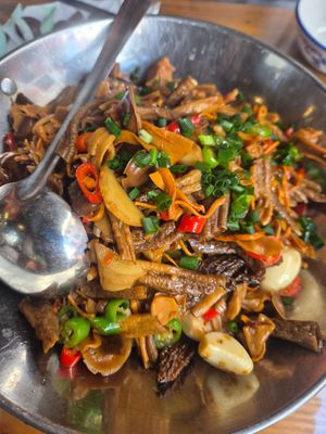 assorted mushroom wok at Xiao Xiong Si Fang Cai - 小熊私房菜（天门山索道店） in Zhangjiajie