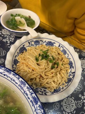 Sesame oil noodles  at Xiao Xiong Si Fang Cai - 小熊私房菜（天门山索道店） in Zhangjiajie